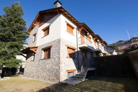 Casa Amb Jardi Alp Apartment Exterior photo