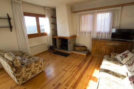 Casa Amb Jardi Alp Apartment Exterior photo