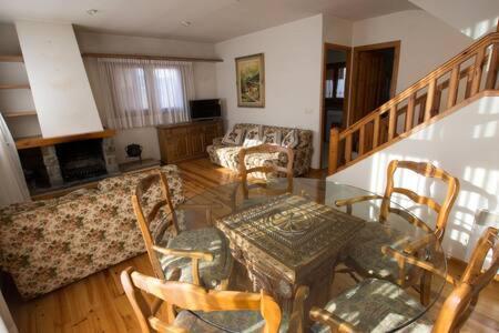 Casa Amb Jardi Alp Apartment Exterior photo